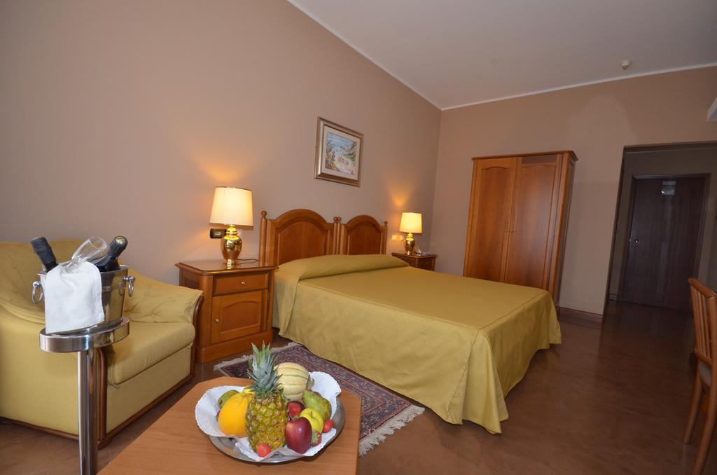 Garden Hotel San Giovanni La Punta Esterno foto