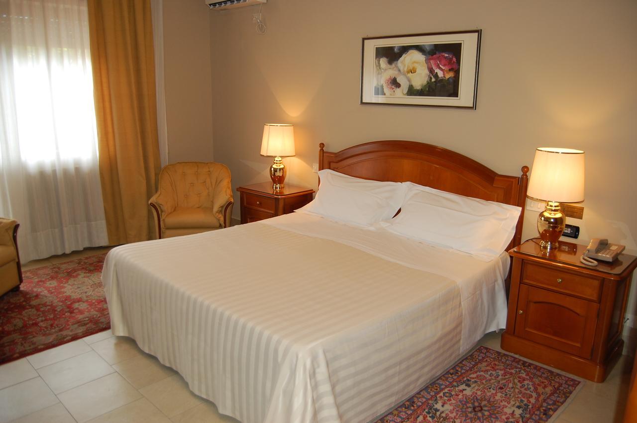 Garden Hotel San Giovanni La Punta Esterno foto